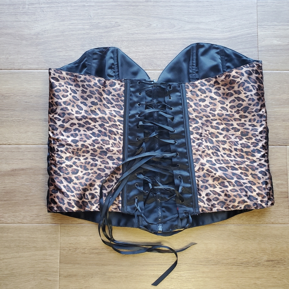 Shirley Of Hollywood Women's Plus-Size Satin Reversible Corset Top - Picture 6 of 7